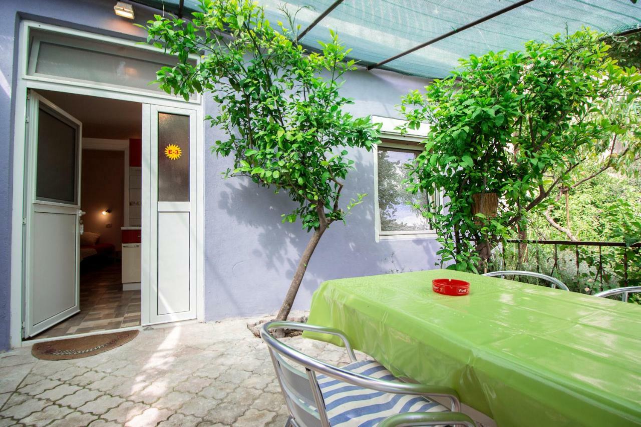 Mrkonjic Branko & Marija Apartmani Omiš Exterior foto